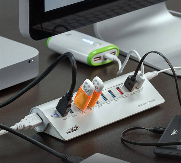 10 Ports USB Hub with 3 Charging Ports