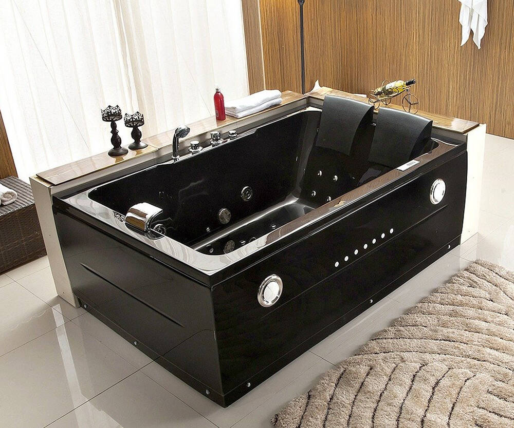 2-Person Black Jacuzzi