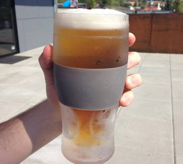 Freeze Cooling Beer Pint Glass - coolthings.us