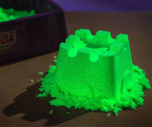 Glow in the Dark Kinetic Sand - coolthings.us