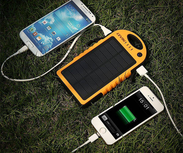 Levin Giant+ Solar Rechargeable Portable Battery Power Pack - coolthings.us