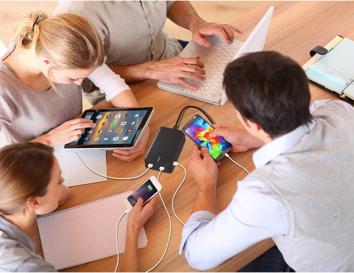 PowerFlow SmartQuad 4 Port USB Charger - coolthings.us