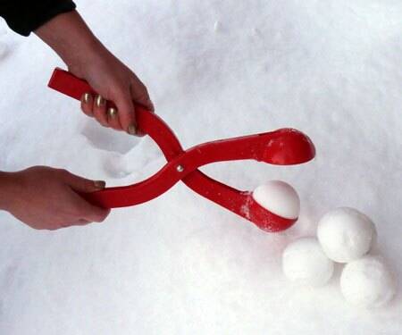 Perfect Snowball Maker - http://coolthings.us