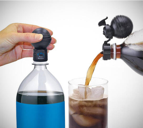 Soda Bottle Fresh Fizz Keeper Pump & Pour - coolthings.us