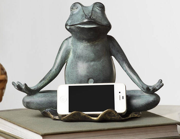 Yoga Frog Statue Cellphone Holder - coolthings.us