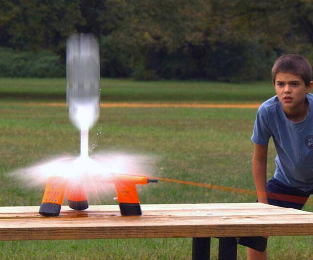 Aquapod Bottle Launcher - //coolthings.us