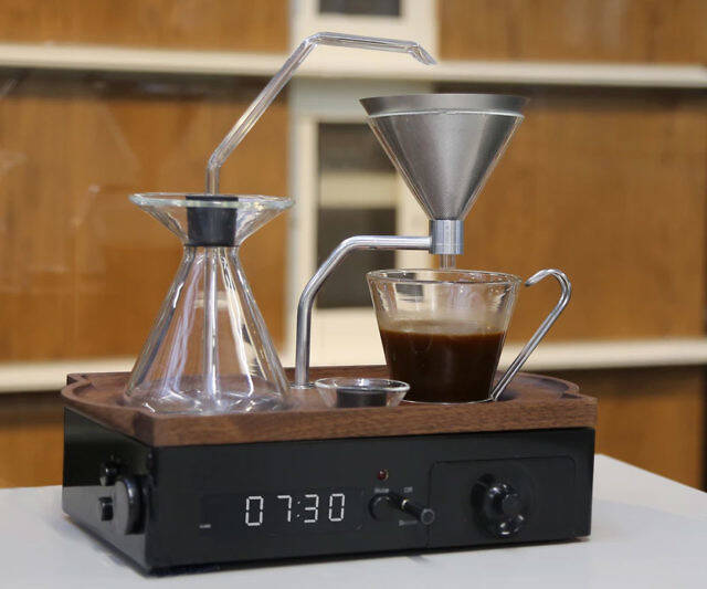 Coffee Brewing Alarm Clock - //coolthings.us