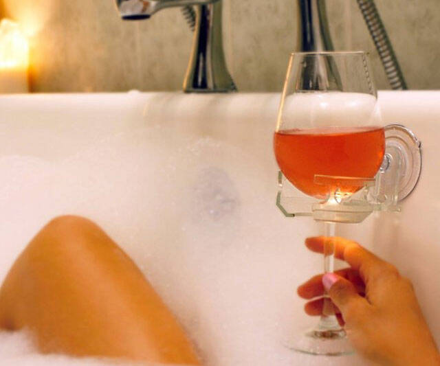 Bath Tub Wine Glass Holder - //coolthings.us