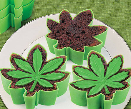 Cannabis Leaf Cake Pan
