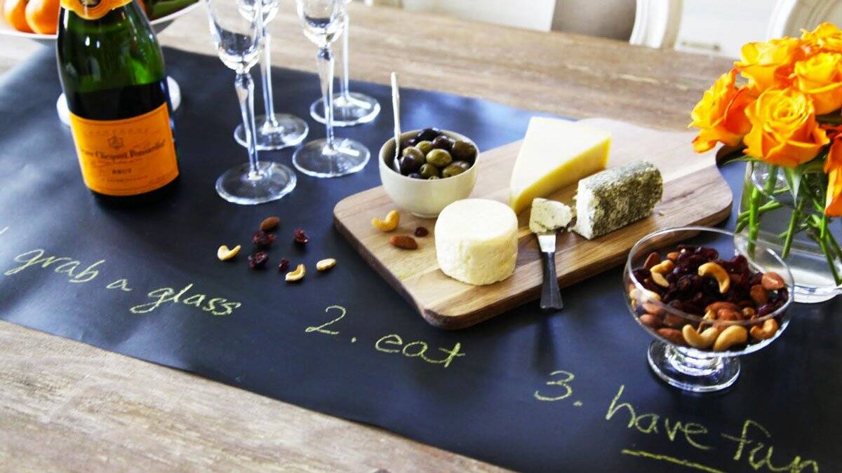 Chalk Board Table Runner - //coolthings.us