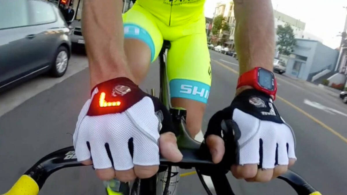 Cyclist's Turn Signal Gloves