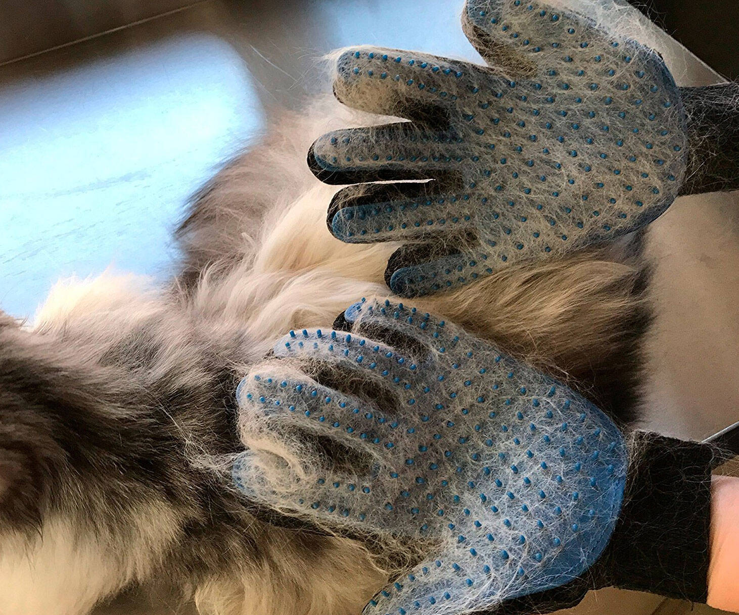 Pet Deshedding Brush Gloves