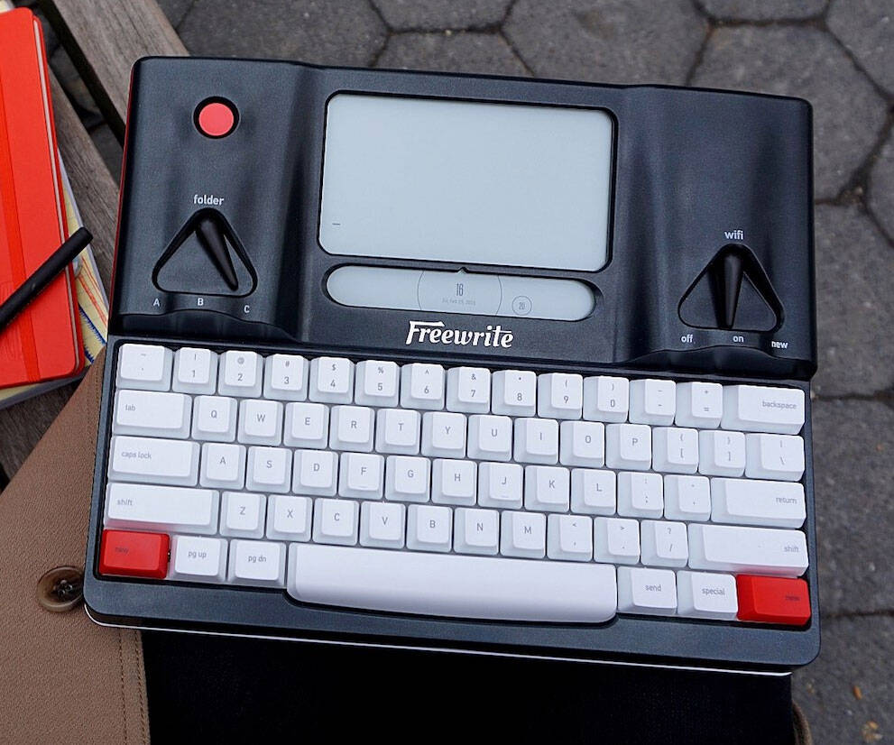 Distraction Free Smart Typewriter - coolthings.us