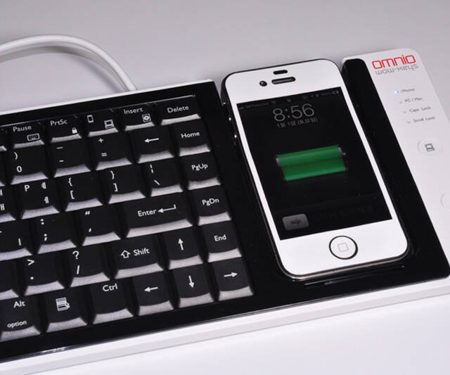 Dual iPhone-PC Keyboard