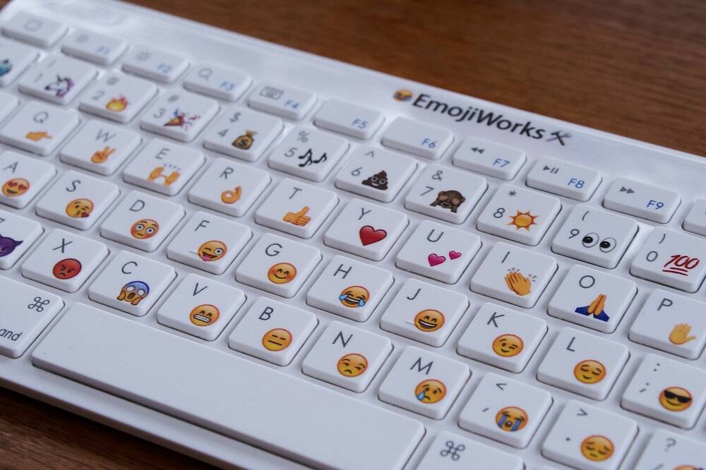 Emoji Keyboard - //coolthings.us