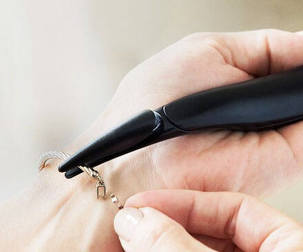 Bracelet Clasp Helper Tool - coolthings.us