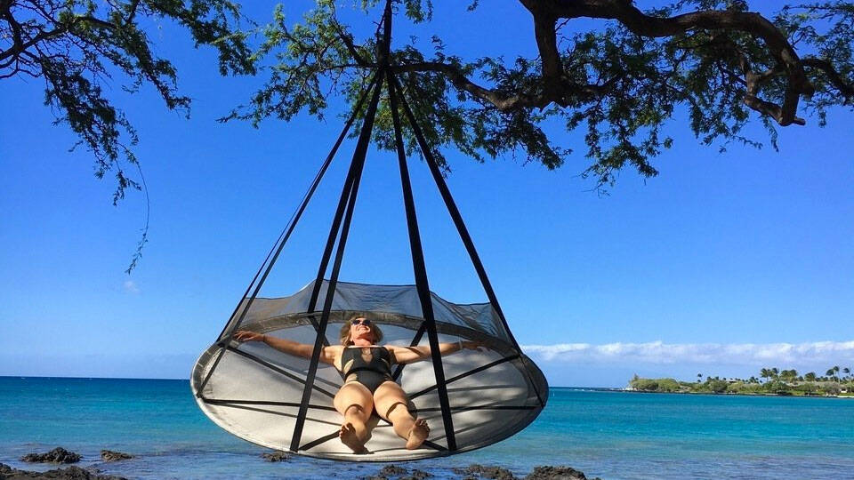 Flying Saucer Hanging Hammock Chair - http://coolthings.us