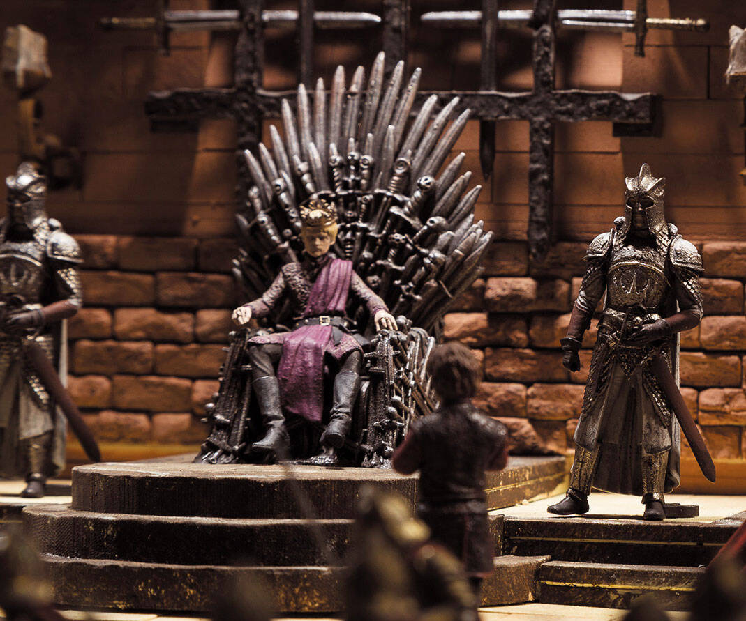 Iron Throne Room Playset - //coolthings.us