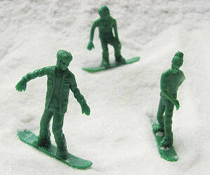 Green Toy Snowboarders - coolthings.us