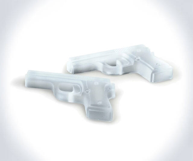 Gun Shaped Ice Cubes - //coolthings.us