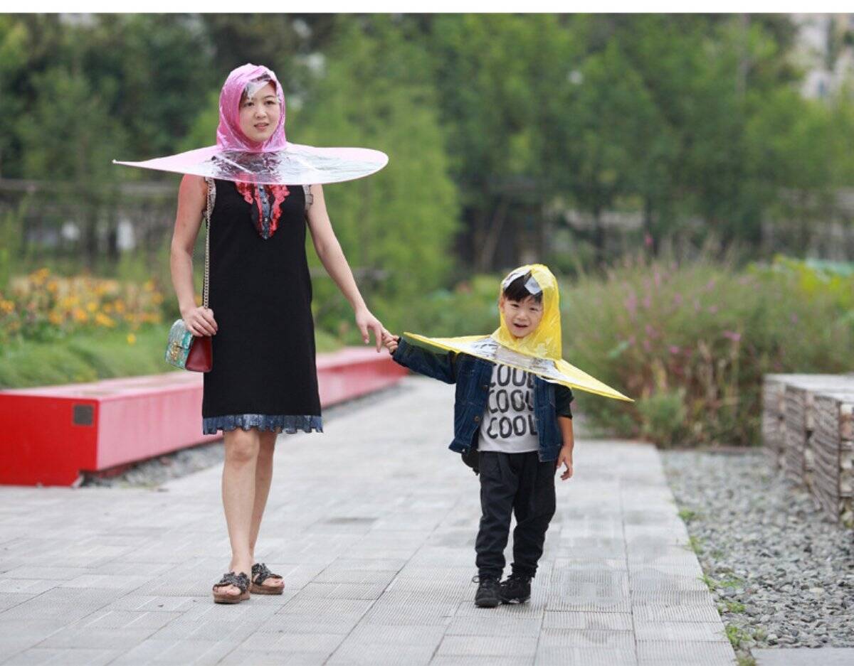 The Hands Free Umbrella Hat - coolthings.us