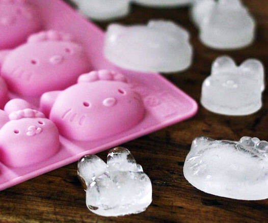 Hello Kitty Ice Cube Tray - coolthings.us