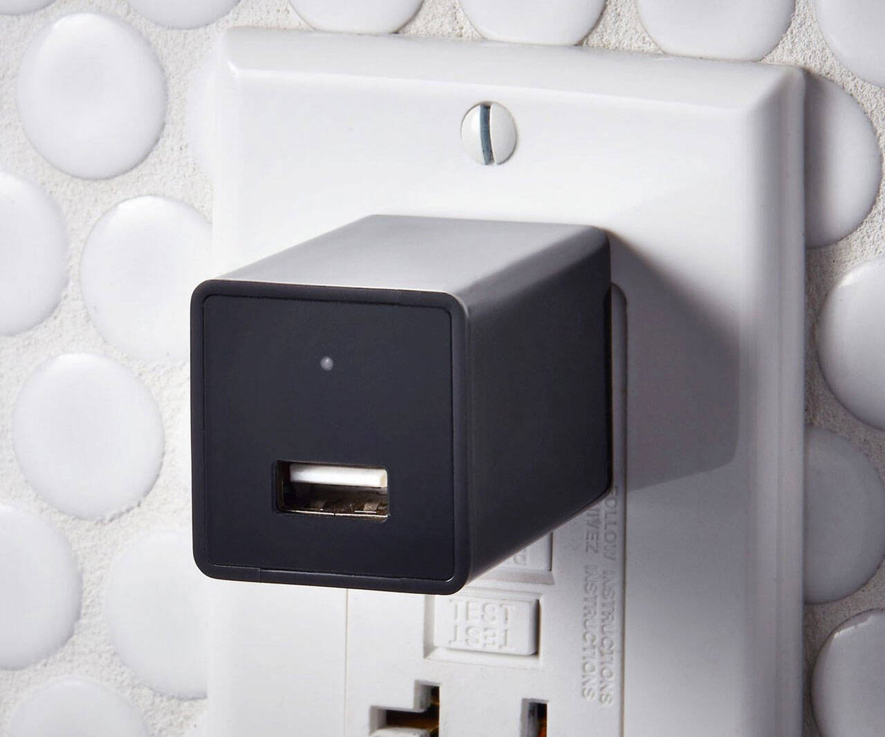 Hidden Camera USB Wall Charger - coolthings.us