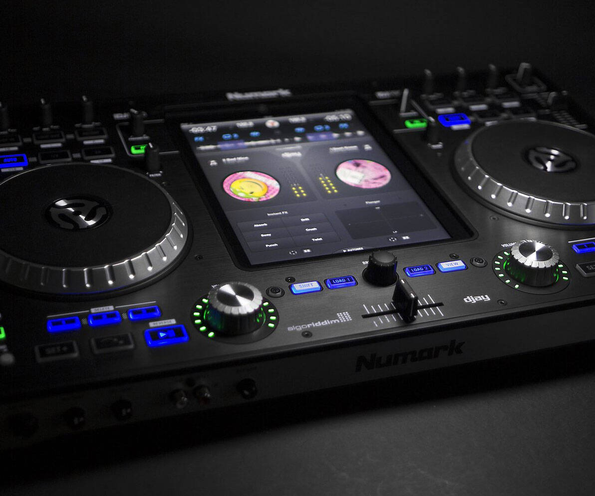 iPad Professional DJ Controller - //coolthings.us