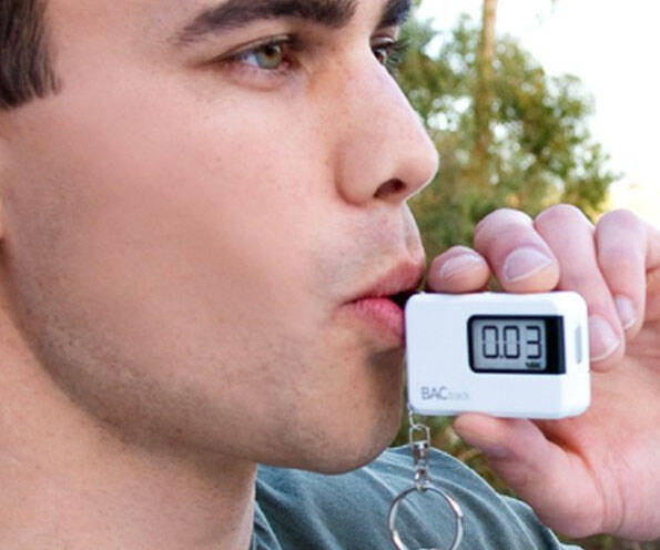 Keychain Breathalyzer - coolthings.us