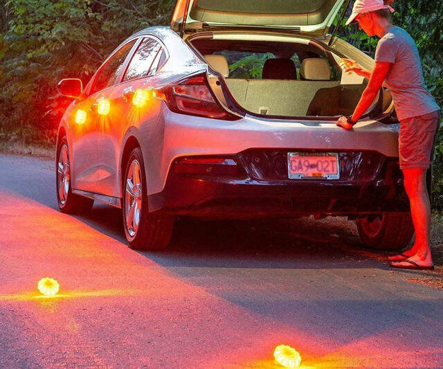 Magnetic Road Safety Flares Kit