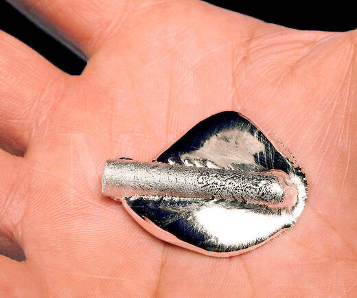 Melting Gallium Metal - coolthings.us