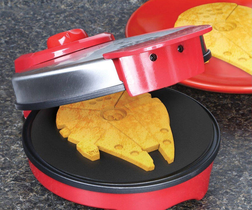 Millennium Falcon Waffle Maker - coolthings.us