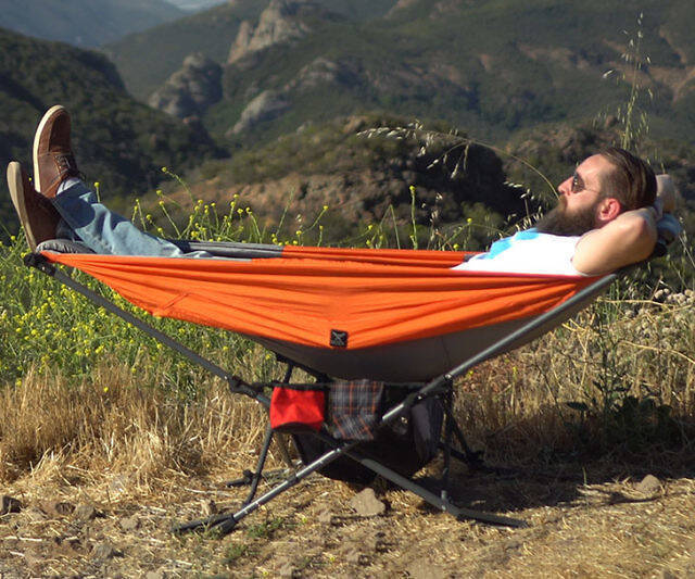 The Compact Folding Hammock - coolthings.us
