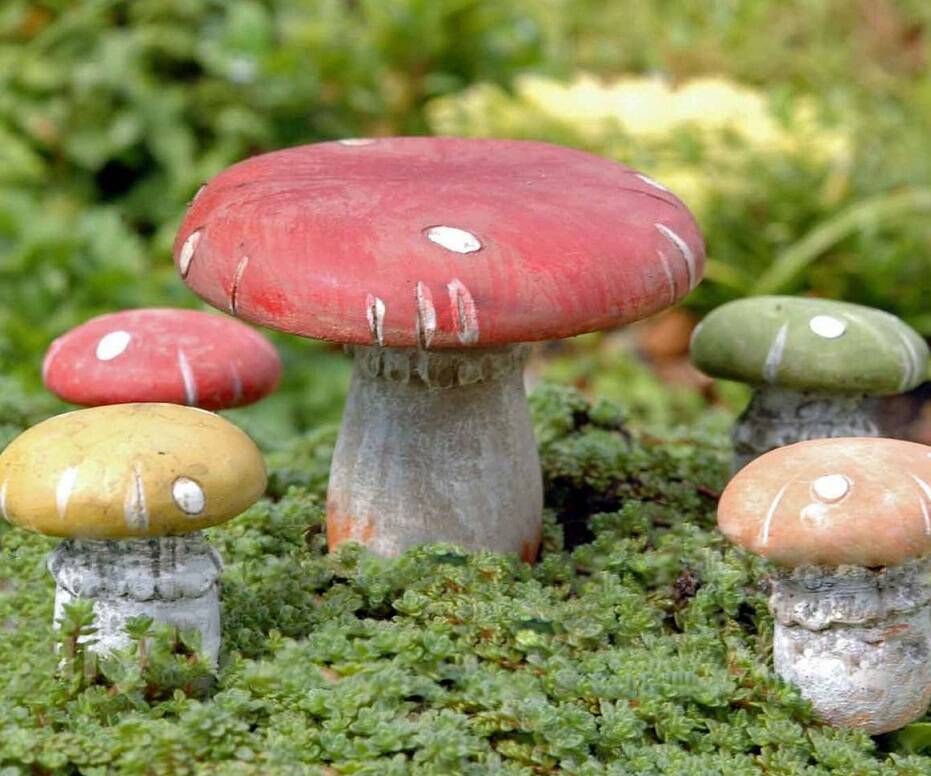 Mushroom Table With 4 Stools - coolthings.us