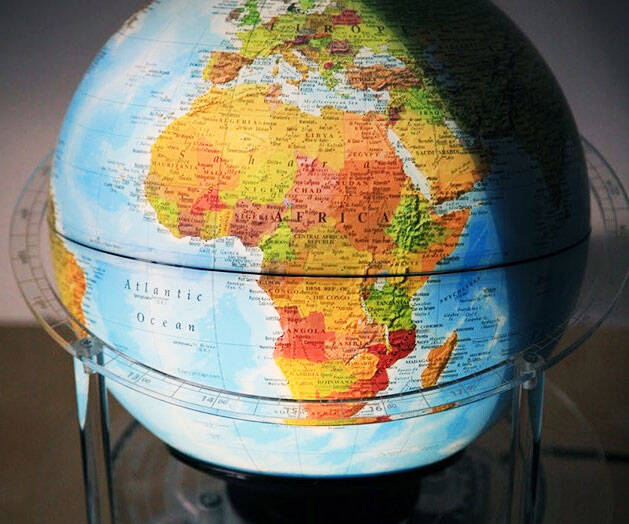 Night & Day Moving Globe