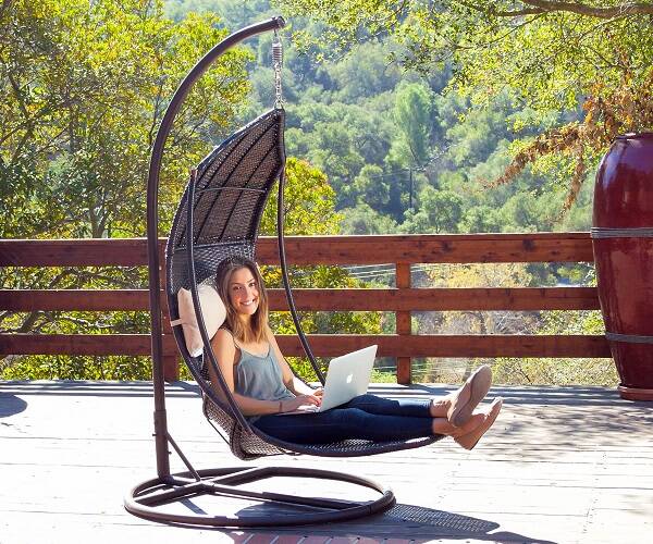 Outdoor Swinging Lounge - coolthings.us