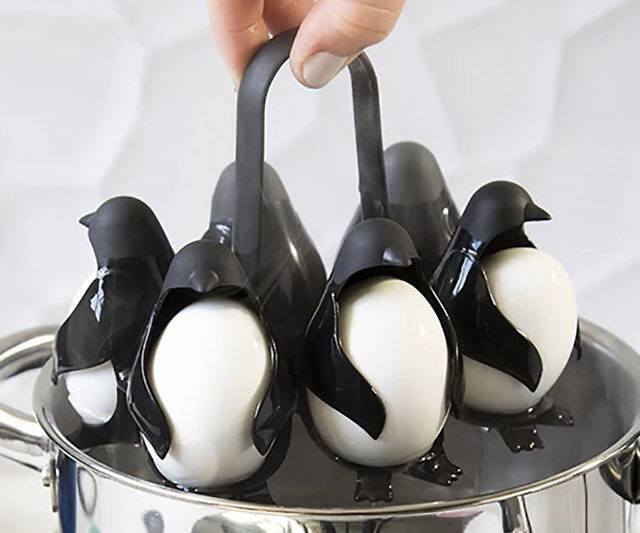 Penguin Egg Holder - //coolthings.us