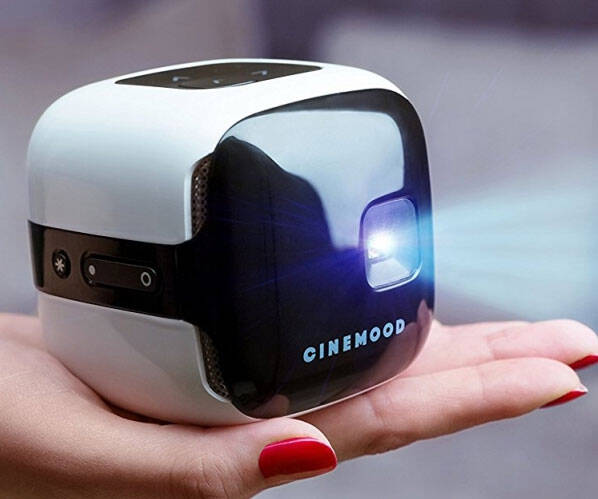 Portable Standalone Cinema Projector - coolthings.us