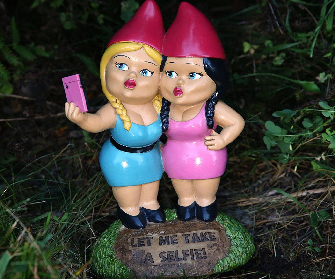 The Selfie Sisters Garden Gnome - coolthings.us