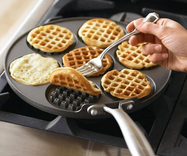 Silver Dollar Waffle Griddle - //coolthings.us