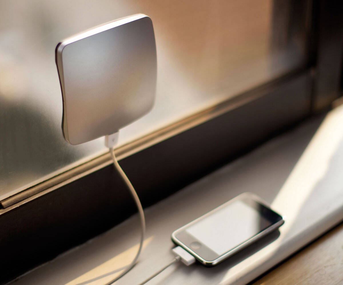 Solar Window Charger - coolthings.us