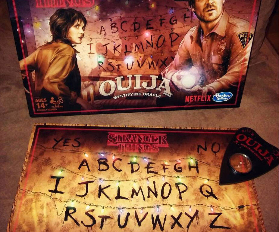 Stranger Things Ouija Board - http://coolthings.us