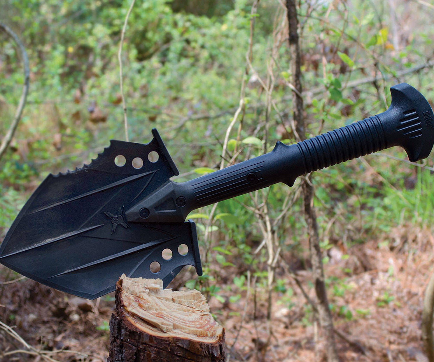 Tactical Survival Shovel - //coolthings.us
