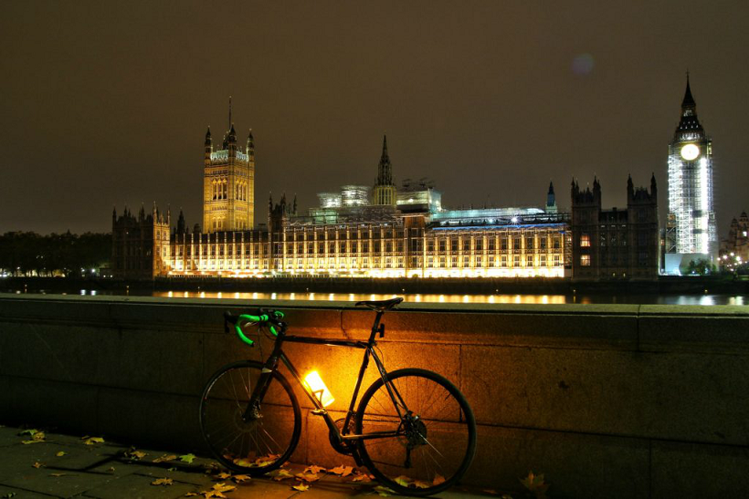 The Orb: Bike Light and Water Bottle - coolthings.us