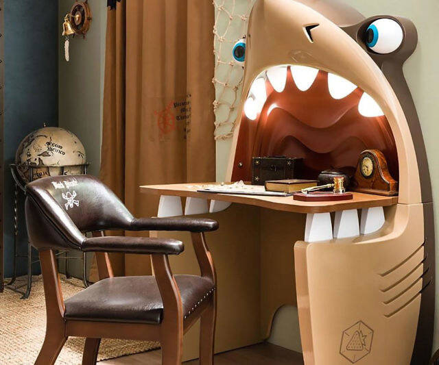 The Shark Desk - //coolthings.us