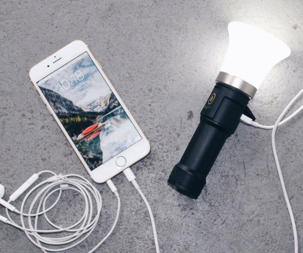 The Ultimate Multifunctional Flashlight - coolthings.us