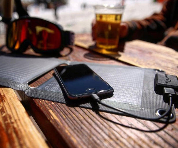 Ultra Light Solar Charger - coolthings.us