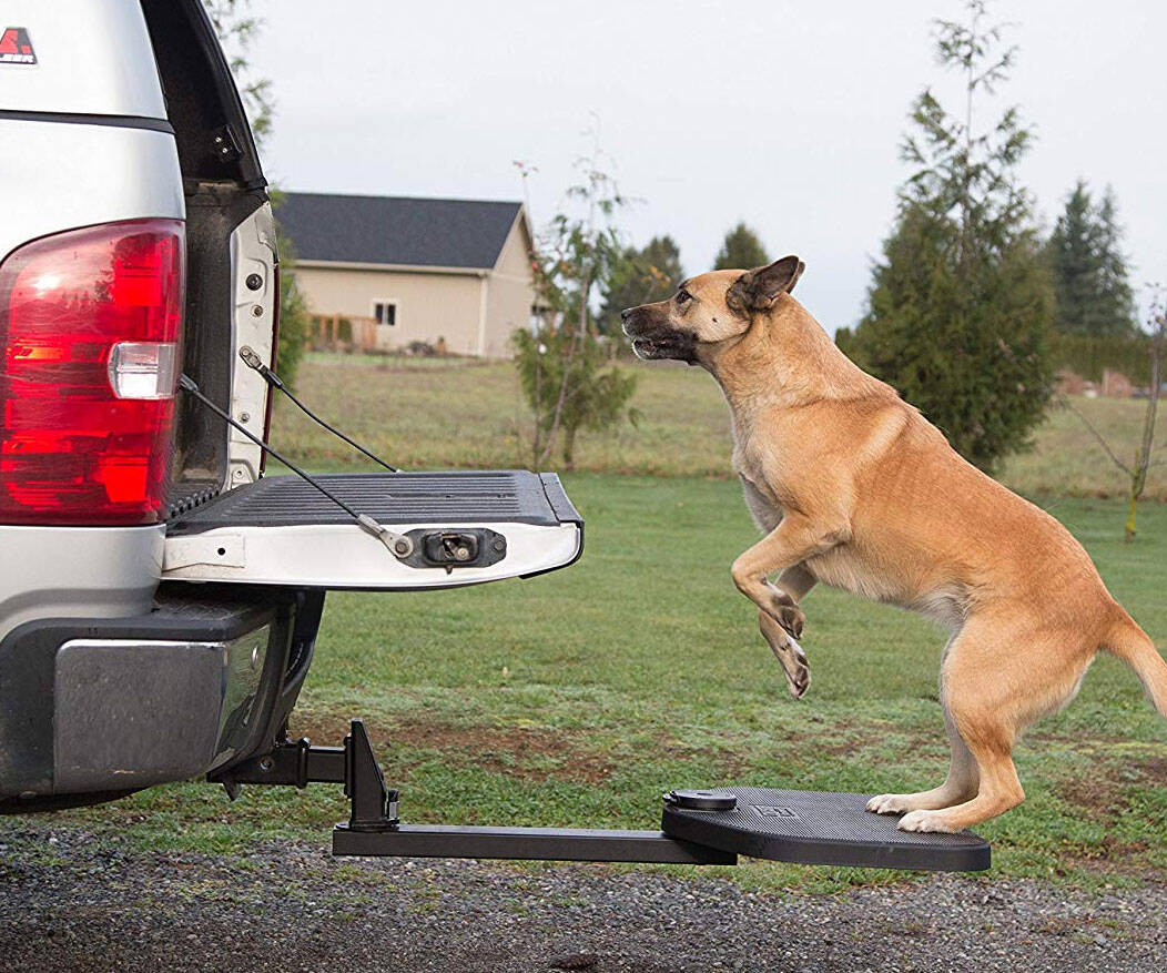 Twistep - Truck or SUV Hitch Step for Dogs - //coolthings.us
