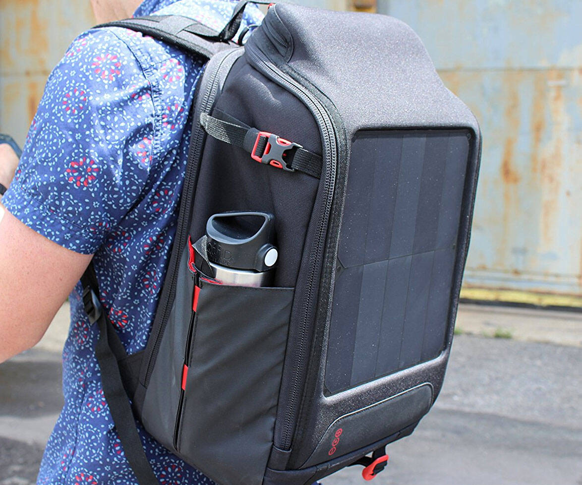 Off-Grid Solar Panel Backpack - //coolthings.us