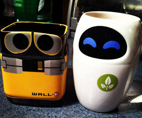 Wall-E And Eve Mug Set - //coolthings.us